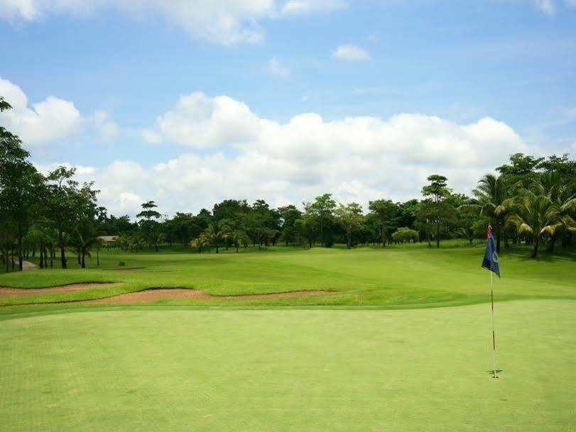 Отель Victory Park Golf & Country Club Нонгкхай Экстерьер фото